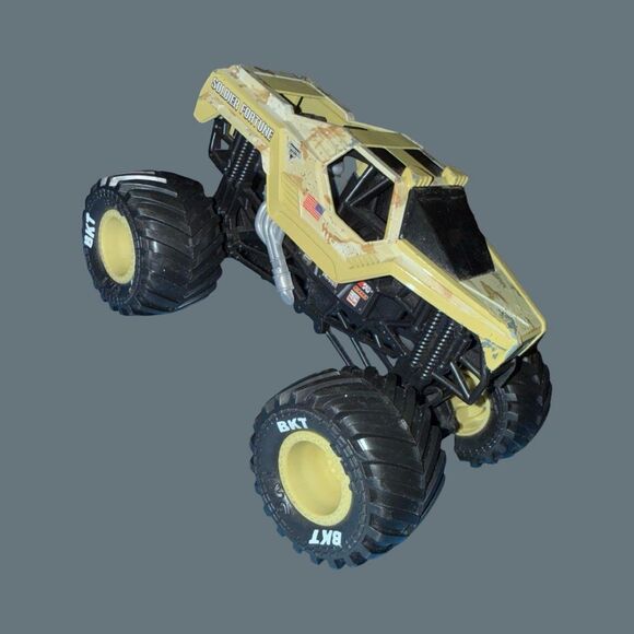 Hot Wheels Monster Jam 1:24 Truck 2017 SOLDIER FORTUNE Target Exclusive - Picture 3 of 9